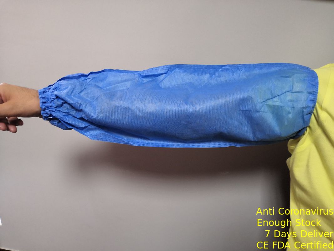 PEによって塗られる補強されたSMSの医学の腕は通気性の青い色の反液体にスリーブを付けます サプライヤー