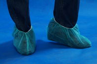 反スリップのプラスチック フィートの使い捨て可能な靴は淡いブルーの色30gsmの厚さをカバーします サプライヤー